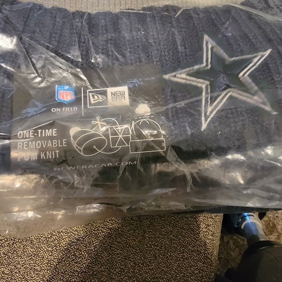 Dallas Cowboys beanie - Picture 2 of 3